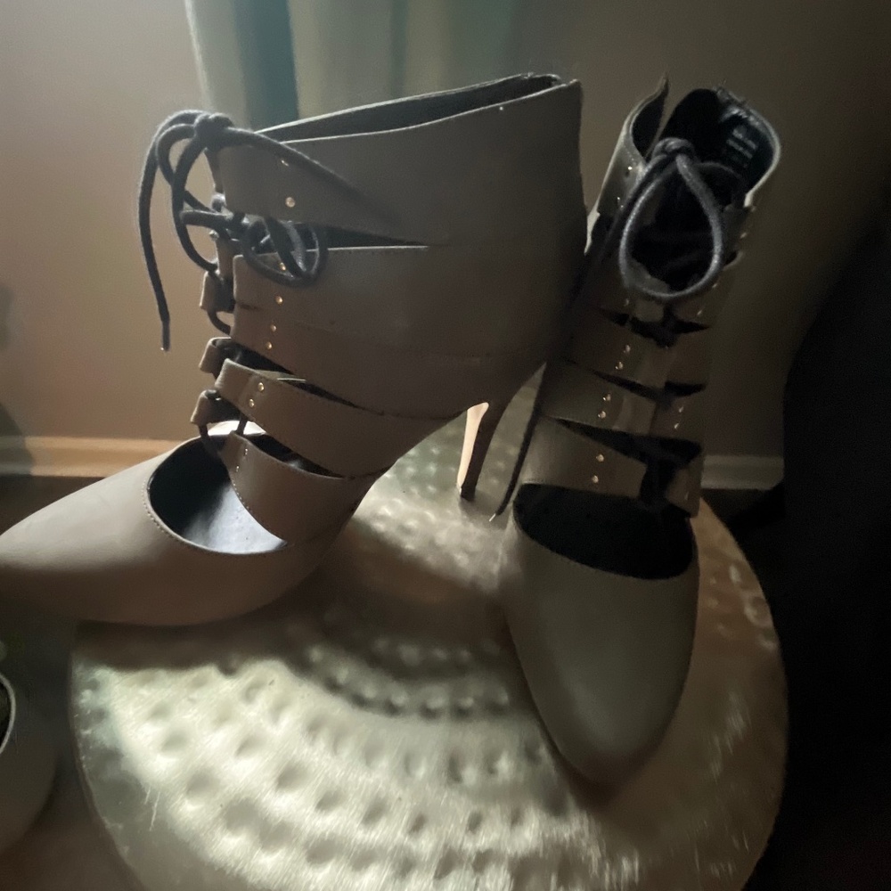 Army green shoes booties